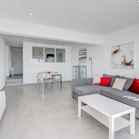 Stunning Flat With Wonderful Sea Views * קיאו סלבאחה